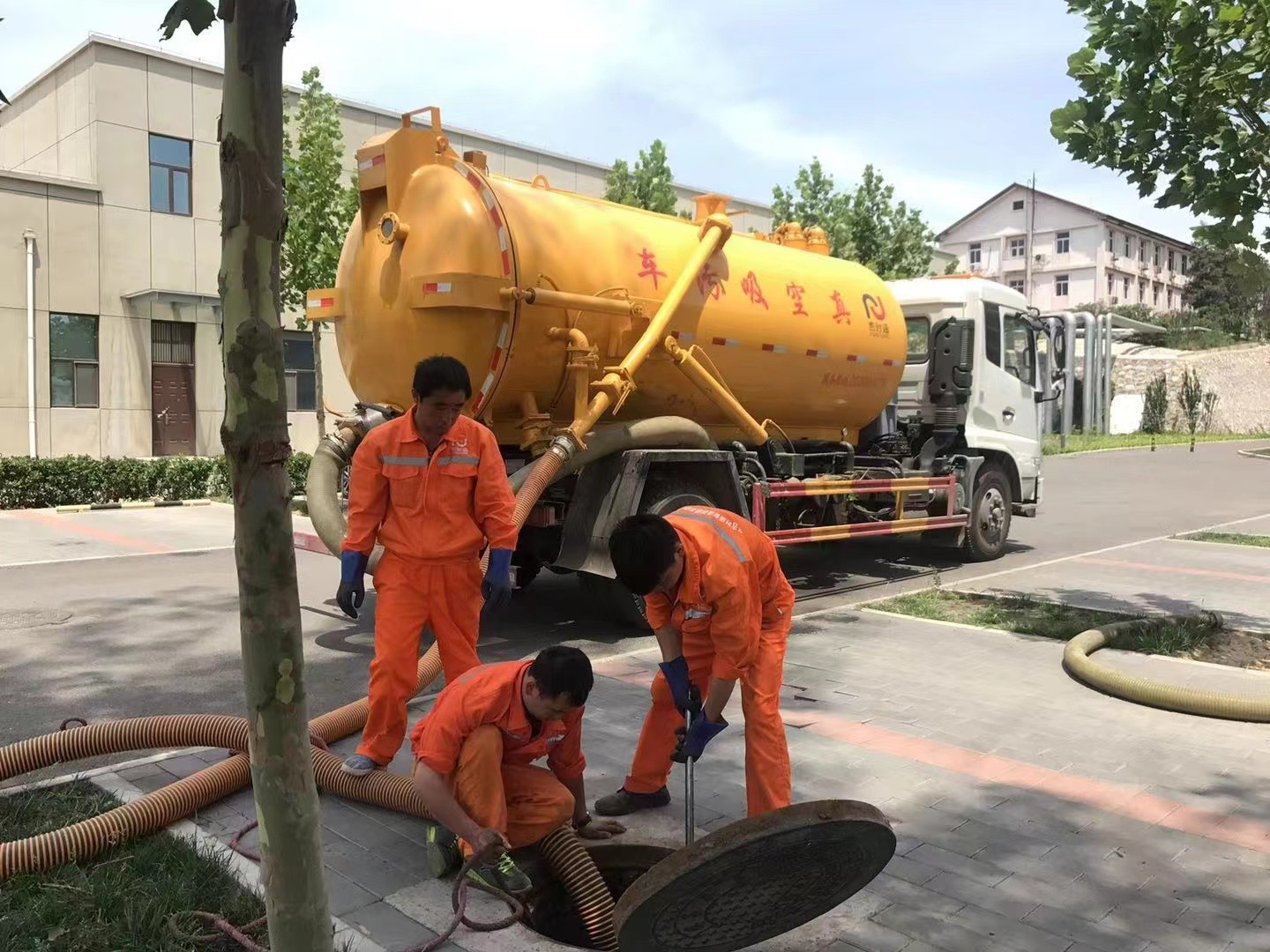 金平化粪池清理与5-8吨吸粪车施工效率分析